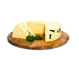 bazsalikomos sajt